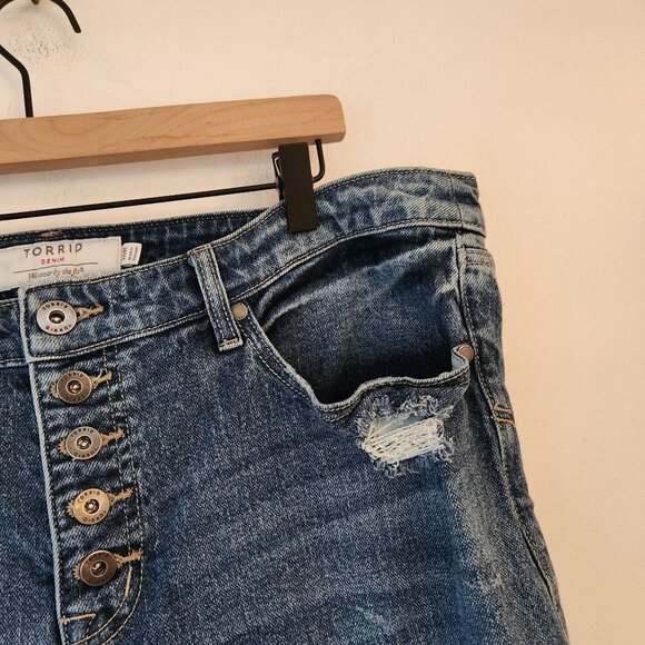 Torrid Denim High-Rise Straight Jeans Button-Fly Medium Wash Women's Size 18 - Picture 4 of 9